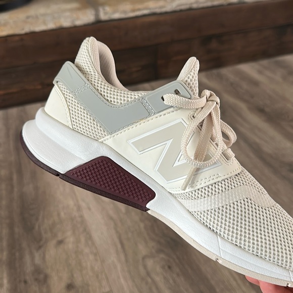 Women’s New Balance Sneaker | Cream and Maroon | Size 9 - Picture 6 of 6